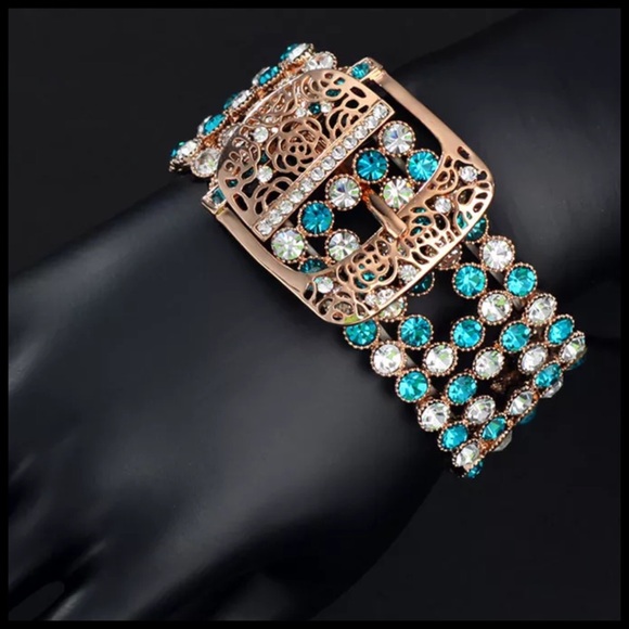 🎁 Swarovski Crystals Blue Buckle Bracelet - Picture 3 of 5